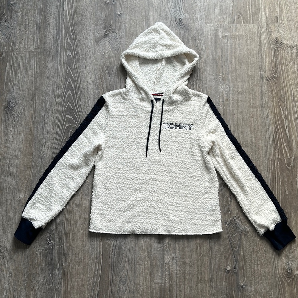 TOMMY HILFIGER White & Navy Fuzzy Fleece Crop Pullover Hoodie - Picture 3 of 9